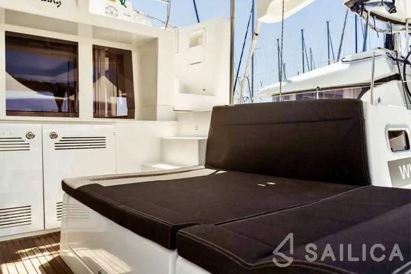 Lagoon 450  Flybridge - Yacht Charter Sailica