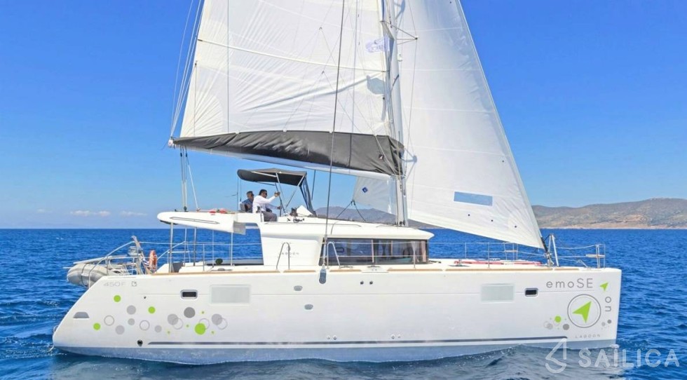 Lagoon 450  Flybridge - Yacht Charter Sailica