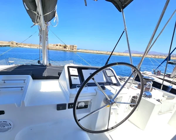 Lagoon 450  Flybridge - Yacht Charter Sailica