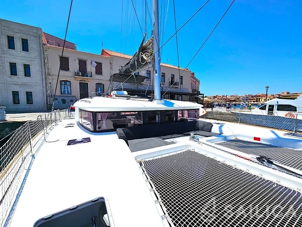 Lagoon 450  Flybridge - Yacht Charter Sailica