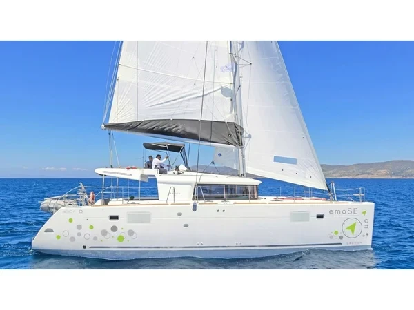 Lagoon 450  Flybridge - Yacht Charter Sailica