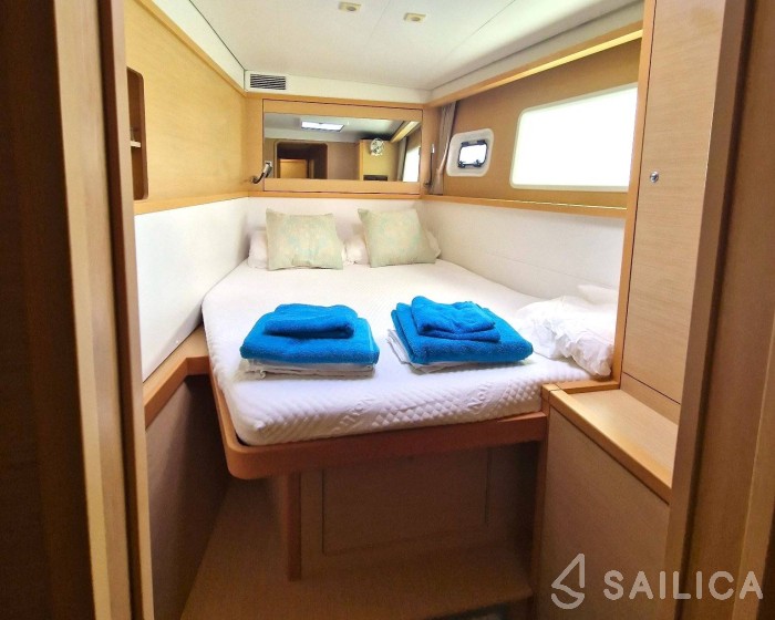 Lagoon 450  Flybridge - Yacht Charter Sailica