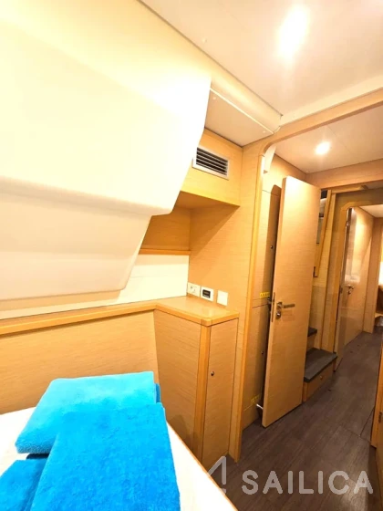 Lagoon 450  Flybridge - Yacht Charter Sailica