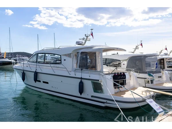 Nimbus 405 Flybridge - Yacht Charter Sailica