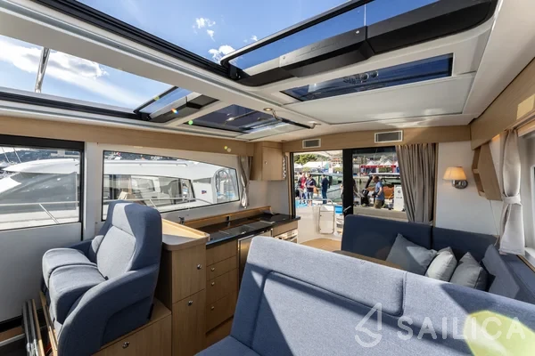 Nimbus 405 Flybridge - Yacht Charter Sailica
