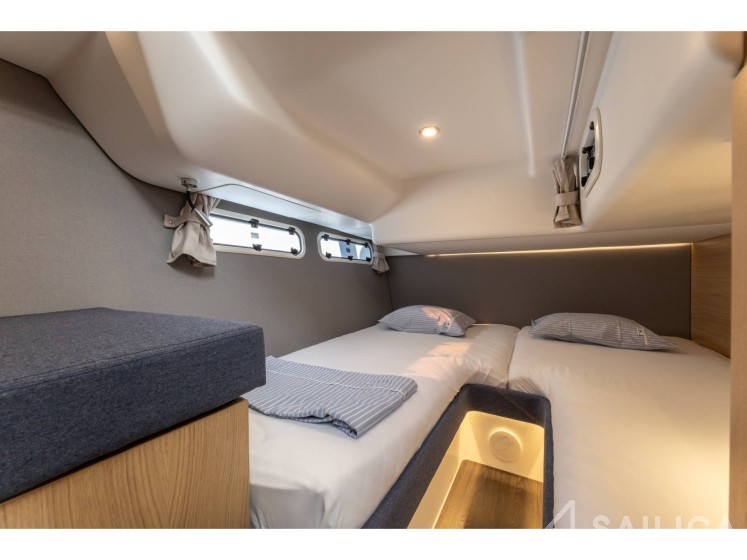 Nimbus 405 Flybridge - Yacht Charter Sailica