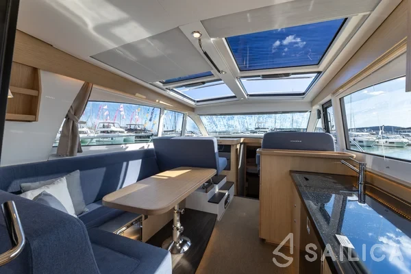 Nimbus 405 Flybridge - Yacht Charter Sailica