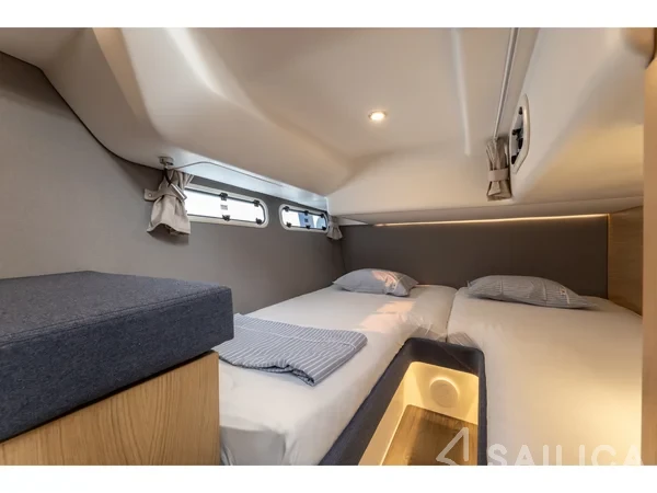 Nimbus 405 Flybridge - Yacht Charter Sailica