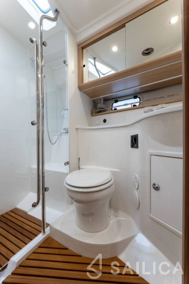 Nimbus 405 Flybridge - Yacht Charter Sailica