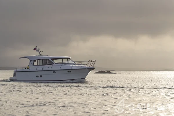 Nimbus 405 Flybridge - Yacht Charter Sailica