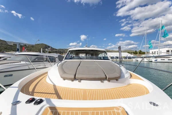 Nimbus 405 Flybridge - Yacht Charter Sailica