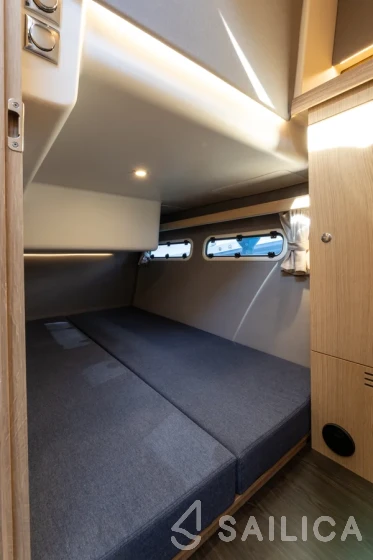 Nimbus 405 Flybridge - Yacht Charter Sailica