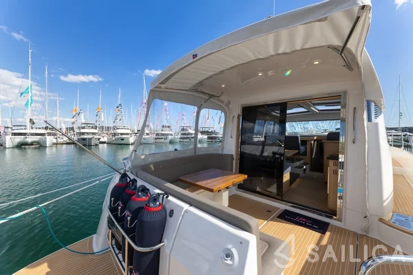 Nimbus 405 Flybridge - Yacht Charter Sailica