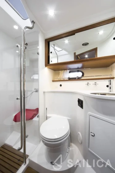 Nimbus 405 Flybridge - Yacht Charter Sailica