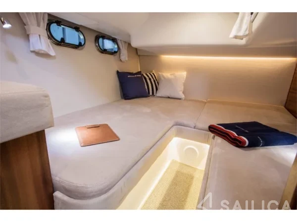 Nimbus 405 Flybridge - Yacht Charter Sailica