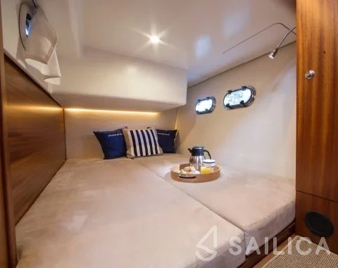 Nimbus 405 Flybridge - Yacht Charter Sailica