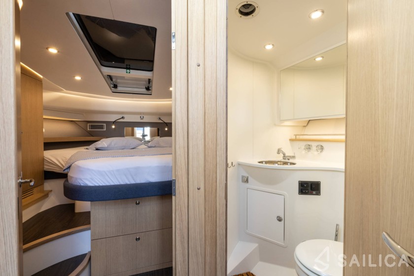 Nimbus 405 Flybridge - Yacht Charter Sailica