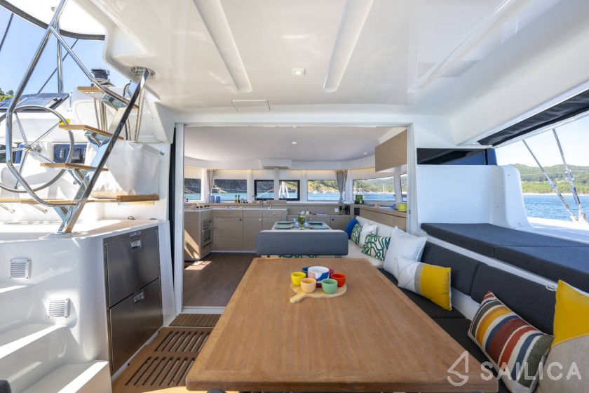 Lagoon 43 Power - Yacht Charter Sailica