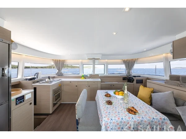 Lagoon 43 Power - Yacht Charter Sailica