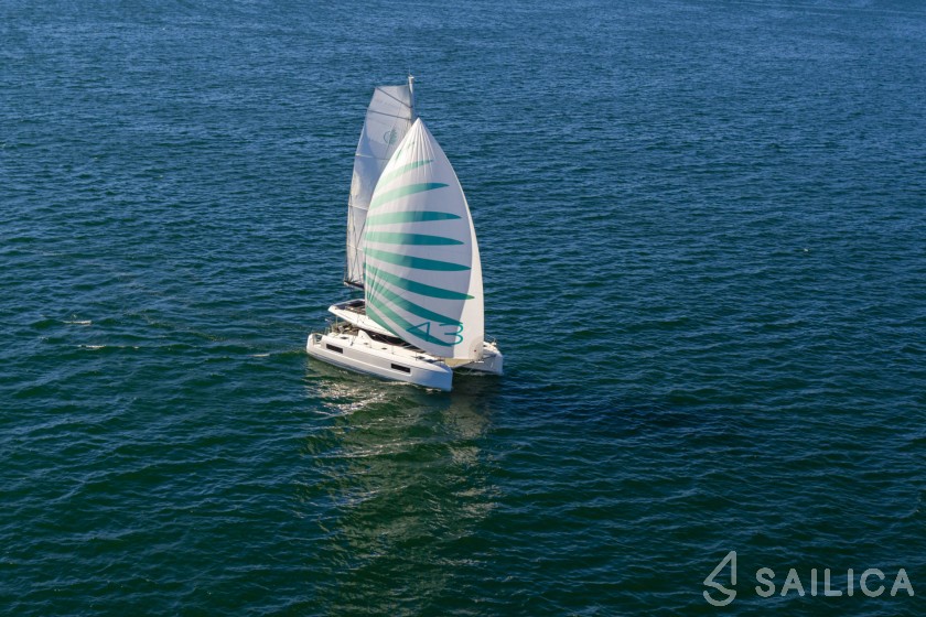 Lagoon 43 Power - Yacht Charter Sailica