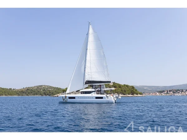 Lagoon 43 Power - Yacht Charter Sailica