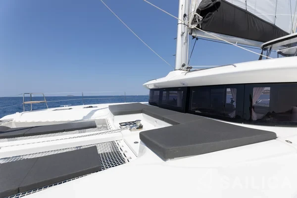 Lagoon 43 Power - Yacht Charter Sailica