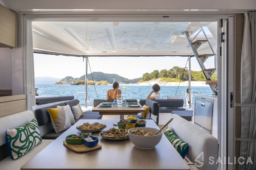 Lagoon 43 Power - Yacht Charter Sailica