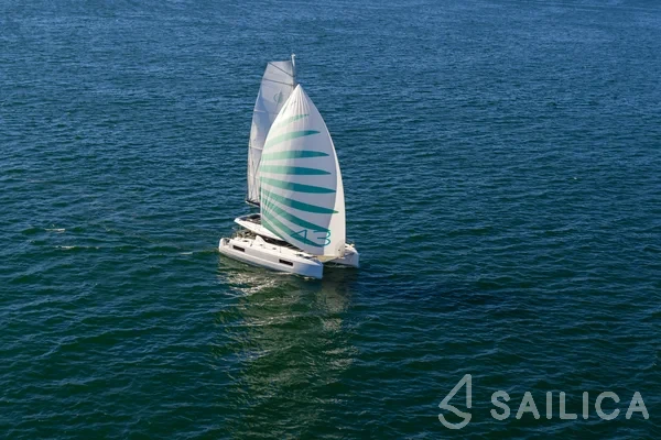 Lagoon 43 Power - Yacht Charter Sailica