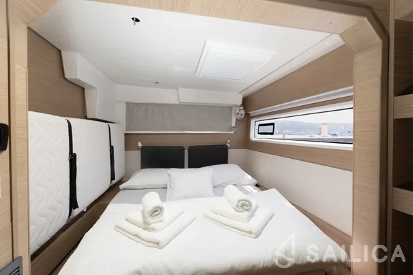 Lagoon 43 Power - Yacht Charter Sailica