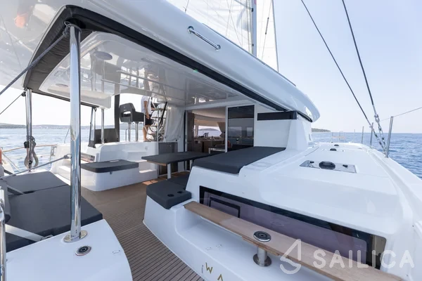 Lagoon 43 Power - Yacht Charter Sailica