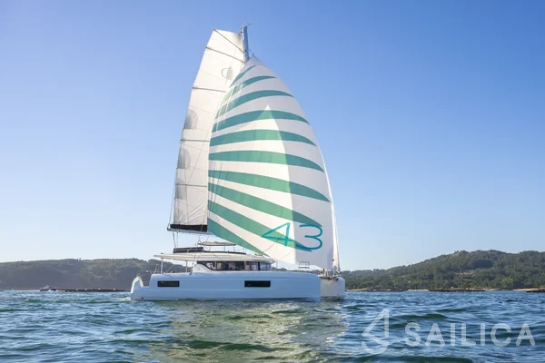 Lagoon 43 Power - Yacht Charter Sailica