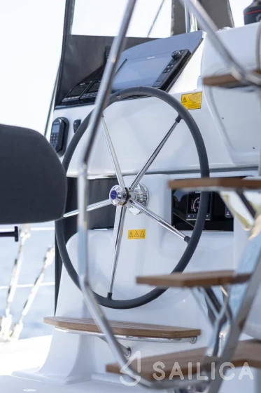 Lagoon 43 Power - Yacht Charter Sailica