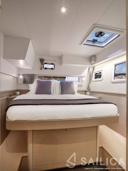 Lagoon 42 - Yacht Charter Sailica