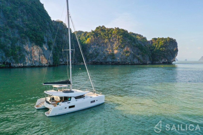Lagoon 42 - Yacht Charter Sailica