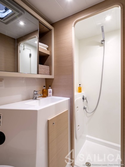 Lagoon 42 - Yacht Charter Sailica