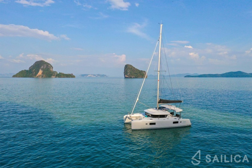 Lagoon 42 - Yacht Charter Sailica