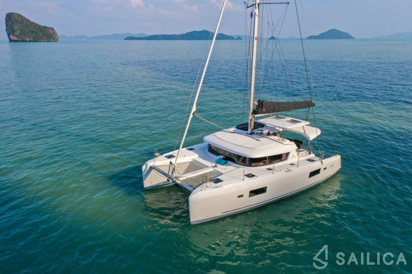 Lagoon 42 - Yacht Charter Sailica