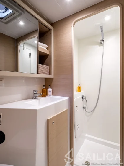 Lagoon 42 - Yacht Charter Sailica