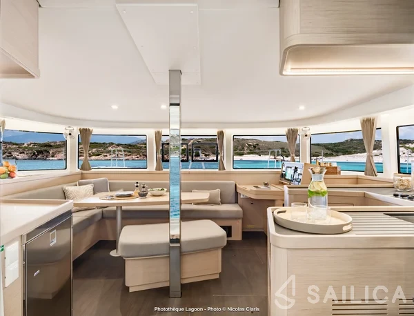 Lagoon 42 - Yacht Charter Sailica