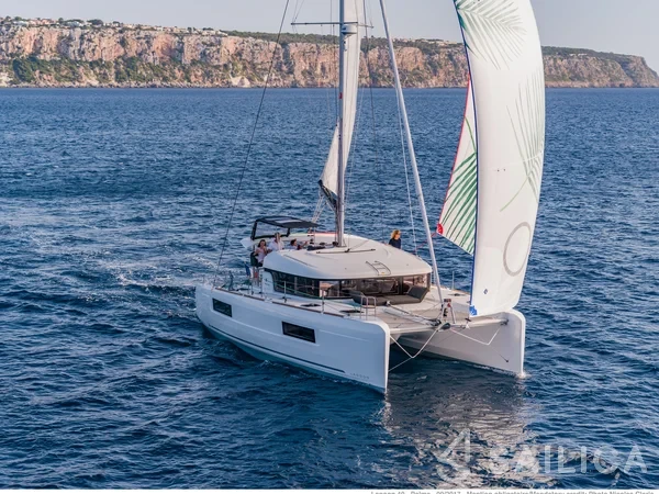 Lagoon 40 - Yacht Charter Sailica
