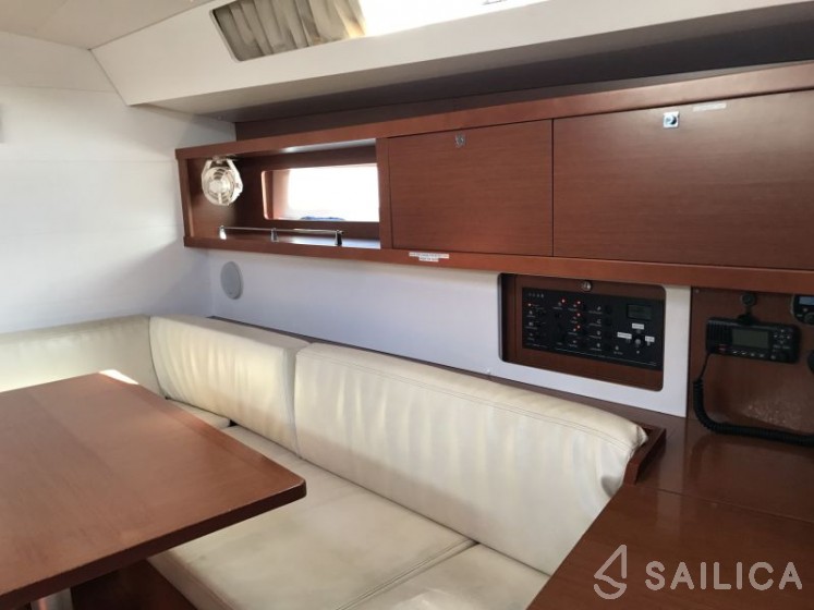Oceanis 45 - Yacht Charter Sailica