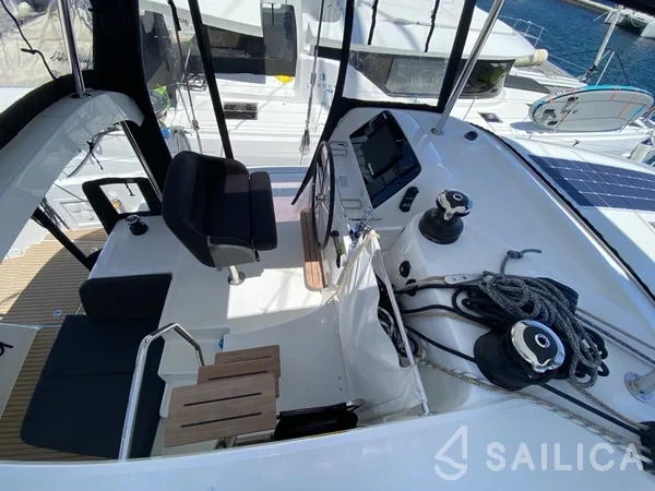 Lagoon 42 - Yacht Charter Sailica