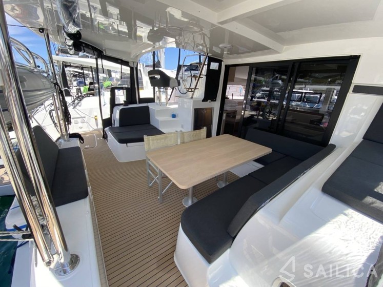 Lagoon 42 - Yacht Charter Sailica