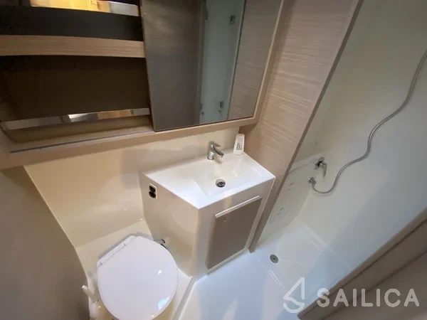 Lagoon 42 - Yacht Charter Sailica