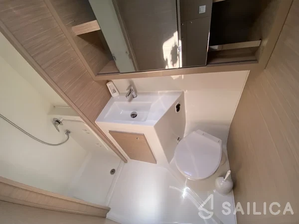 Lagoon 42 - Yacht Charter Sailica