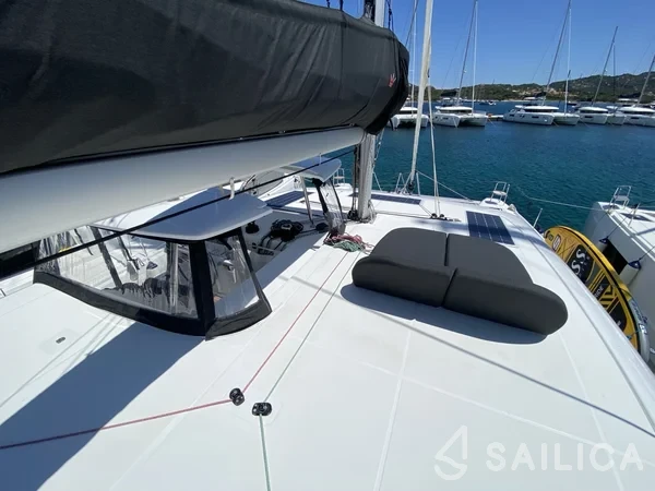 Lagoon 42 - Yacht Charter Sailica