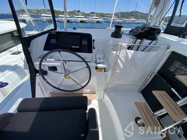 Lagoon 42 - Yacht Charter Sailica