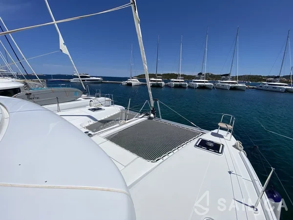 Lagoon 42 - Yacht Charter Sailica