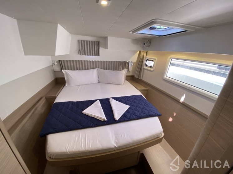 Lagoon 42 - Yacht Charter Sailica