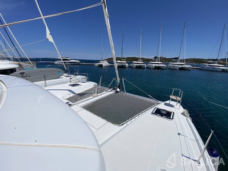 Lagoon 42 - Yacht Charter Sailica